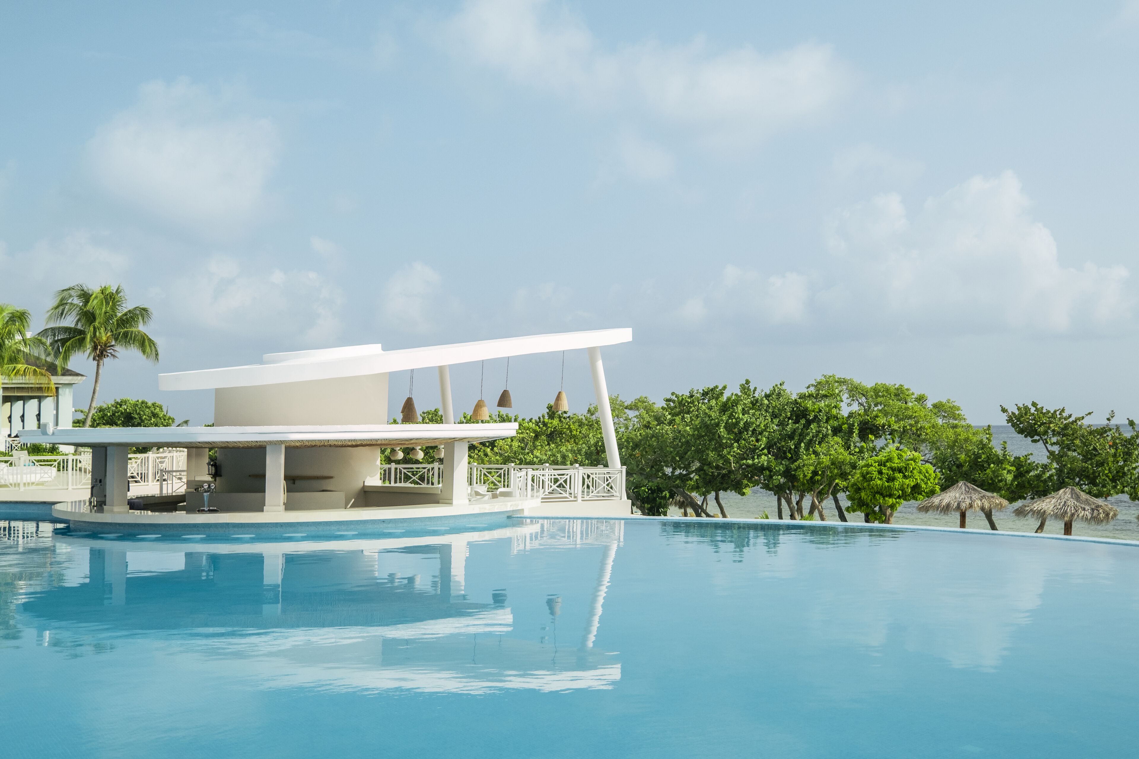 6 bars/lounges, swim-up bar, poolside bar, beach bar