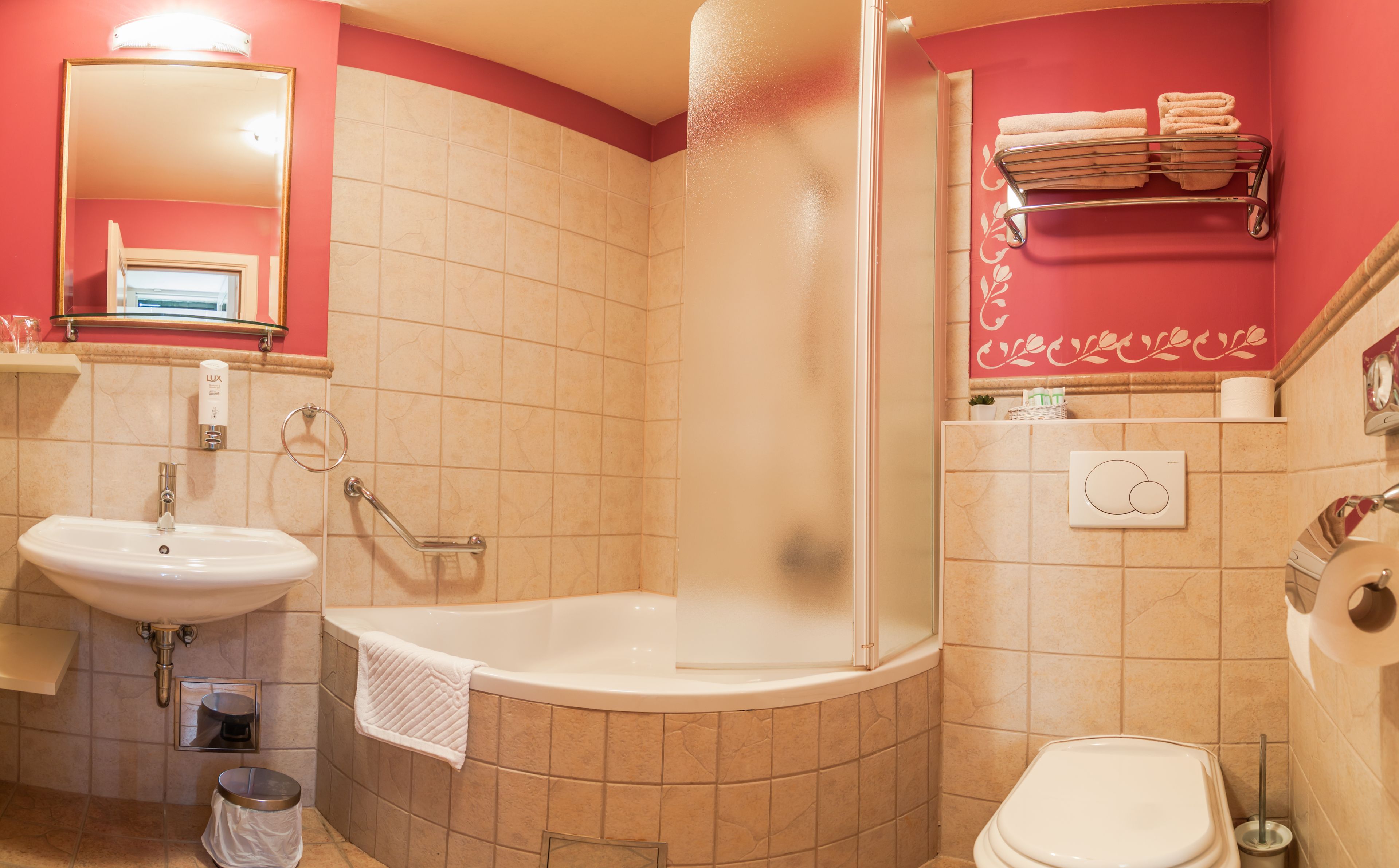 superior twin room | bathroom | combined shower/bathtub, free toiletries, hair dryer, slippers