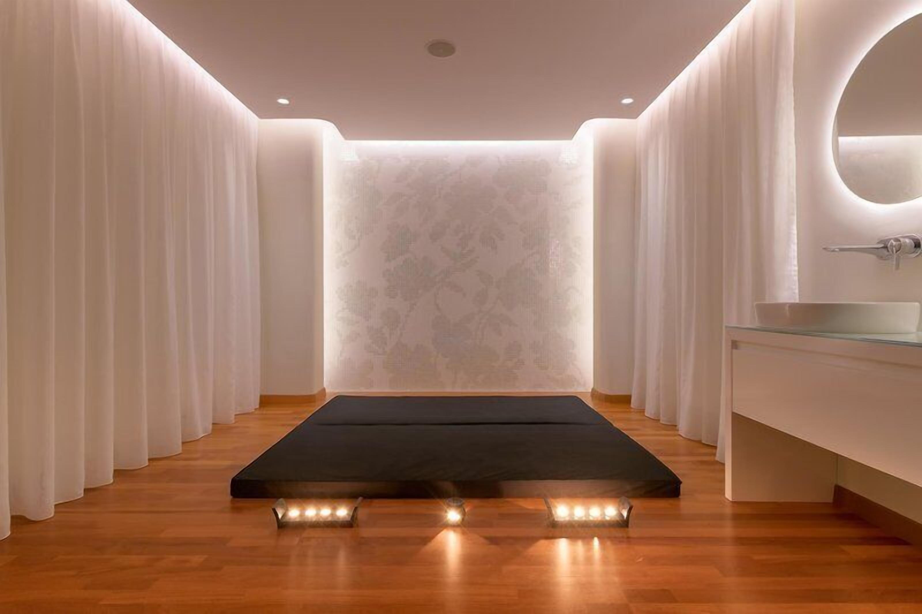 Couples treatment room(s), sauna, hot tub, steam room, body treatments