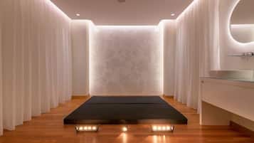 Couples treatment room(s), sauna, hot tub, steam room, body treatments