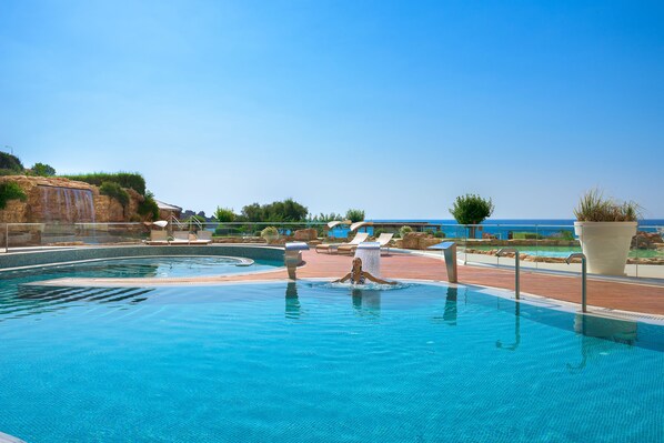 Couples treatment rooms, sauna, hot tub, steam room, body treatments
