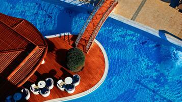Poolside bar