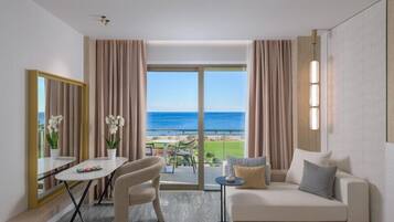 Chambre Premium, vue mer | Coin séjour | Télévision à écran plat de 32 pouces avec chaînes par satellite