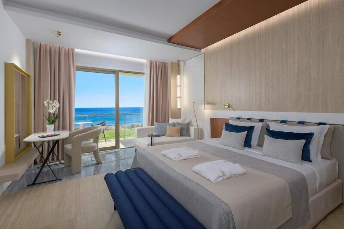 Premium Room, Sea View | Hypo-allergenic bedding, in-room safe, desk, blackout curtains