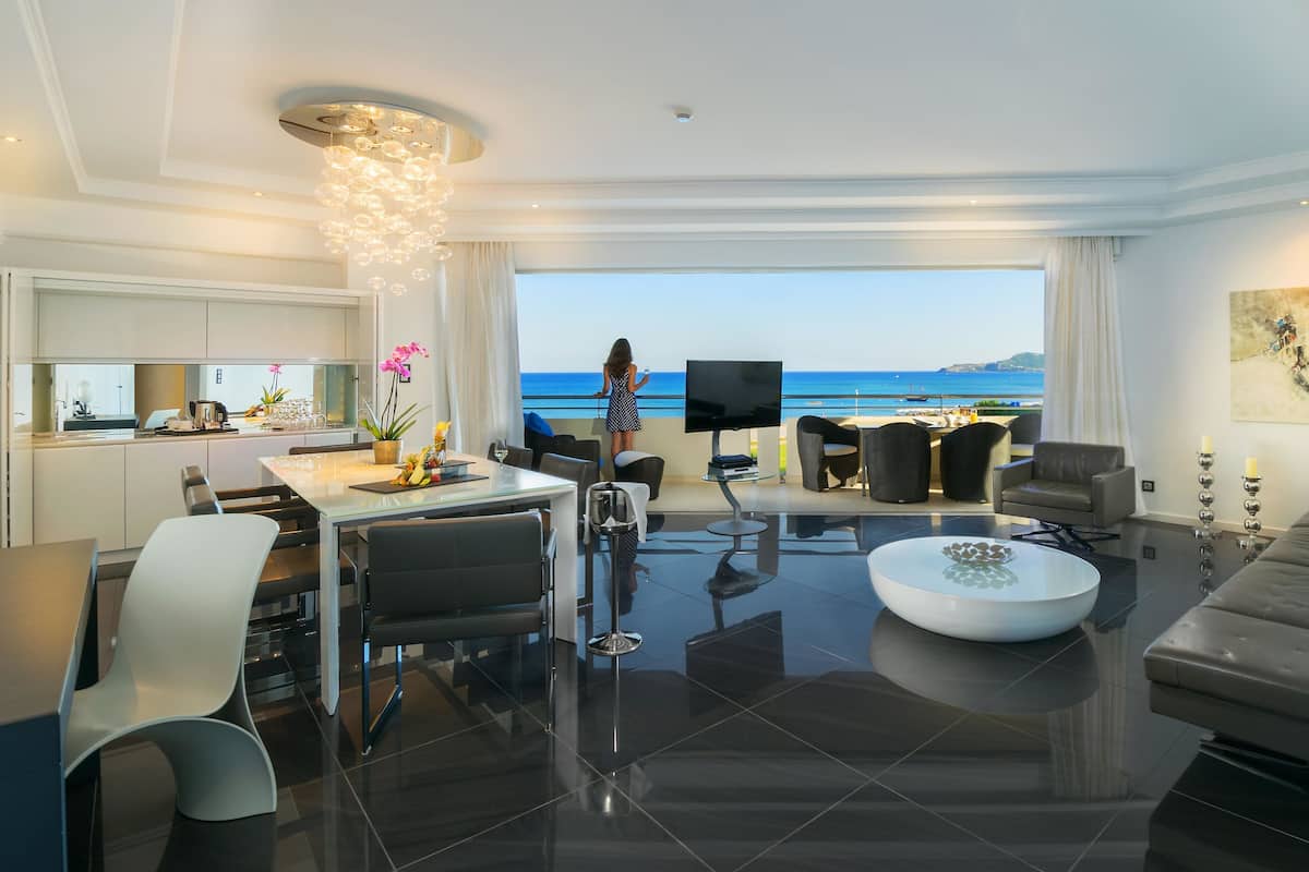Presidential Suite, Sea View | Living area | 32-inch flat-screen TV with satellite channels