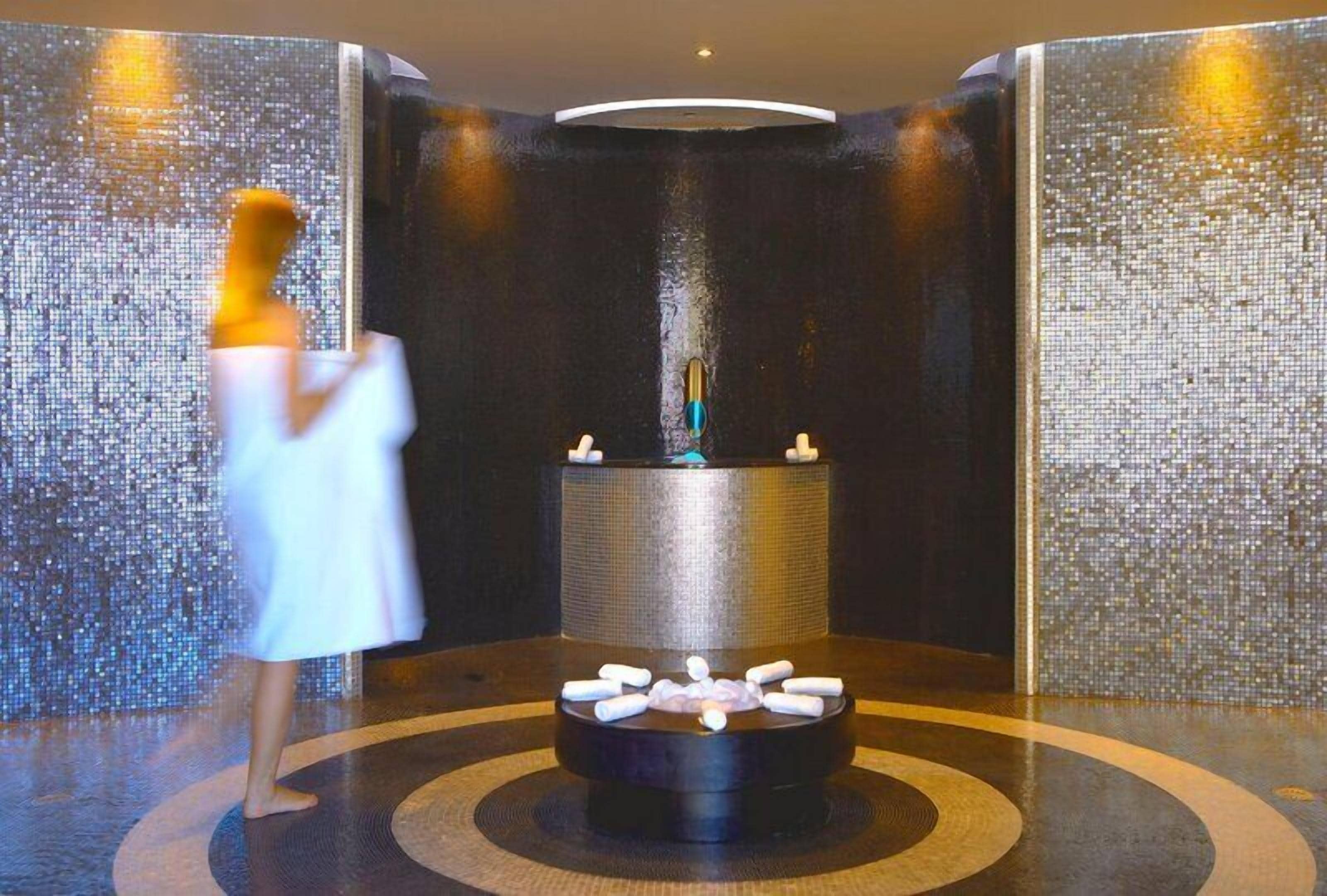 Couples treatment room(s), sauna, hot tub, steam room, body treatments