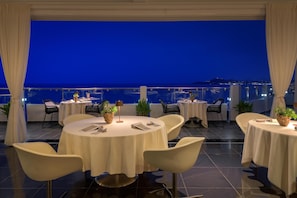 3 restaurantes, se sirven desayunos, comidas y cocina internacional