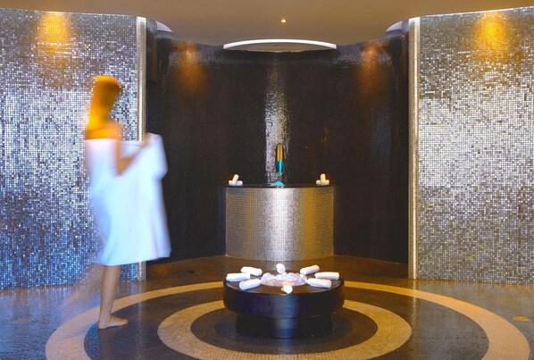Couples treatment rooms, sauna, hot tub, steam room, body treatments