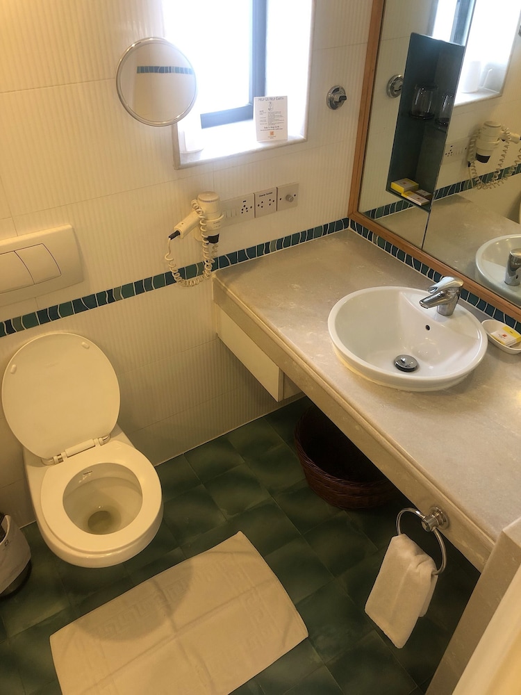 The Shalimar Hotel (August Kranti Marg) by null