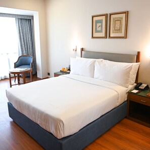 Comfort-Zimmer | Minibar, Zimmersafe, Schreibtisch, laptopgeeigneter Arbeitsplatz