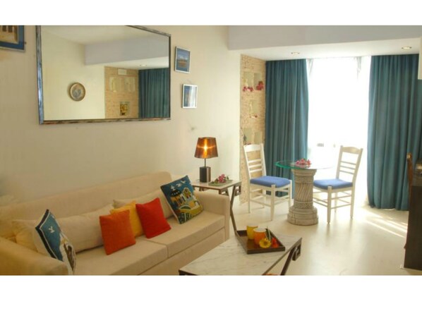 Suite | Minibar, Zimmersafe, Schreibtisch, laptopgeeigneter Arbeitsplatz