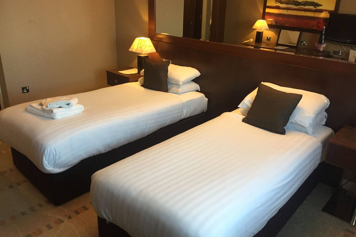 Superior Twin Room | Premium bedding, in-room safe, desk, blackout drapes