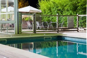 Seasonal outdoor pool, sun loungers - Best Western Hotel Le Bordeaux Sud (Gradignan)