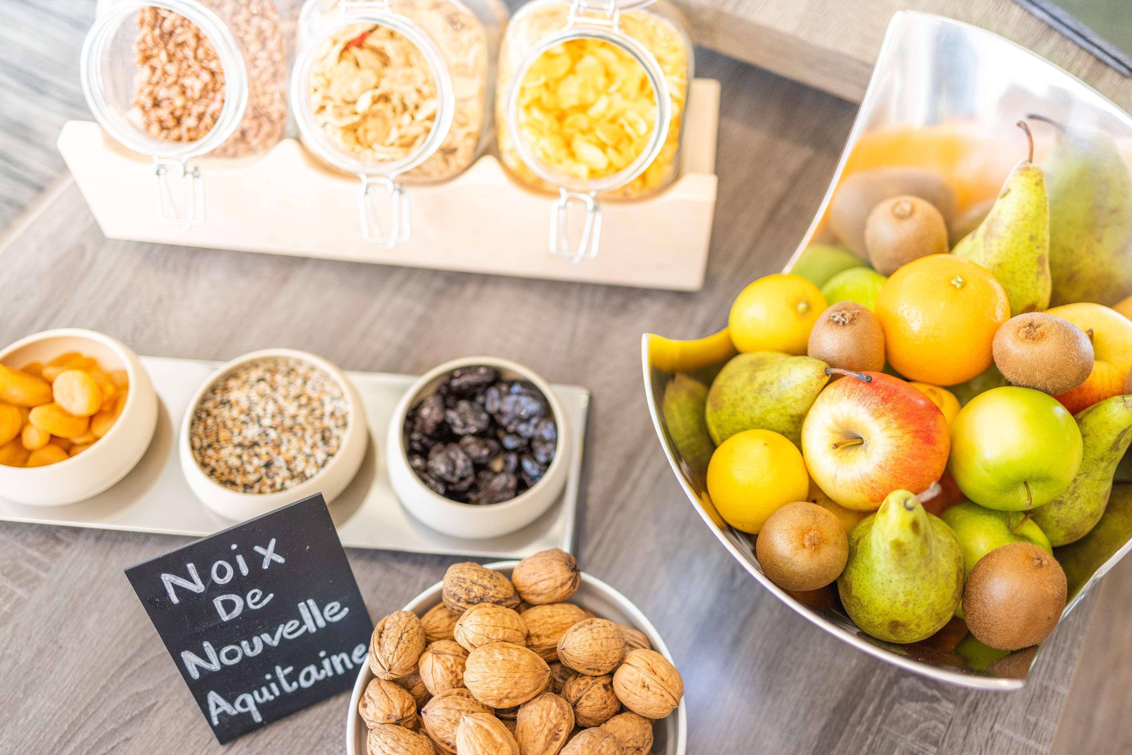 daily buffet breakfast (eur 14 per person)