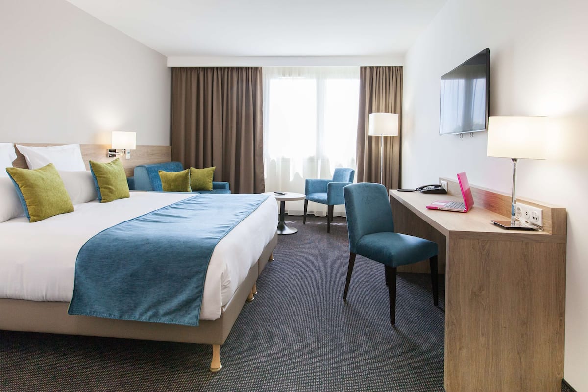 Superior Room, 1 King Bed, Non Smoking (Shower Only) | 1 bedroom, premium bedding, individually decorated