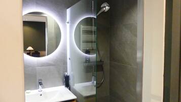 Family Room | Bathroom | Hair dryer, towels