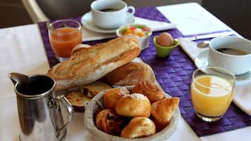 Daily buffet breakfast for a fee