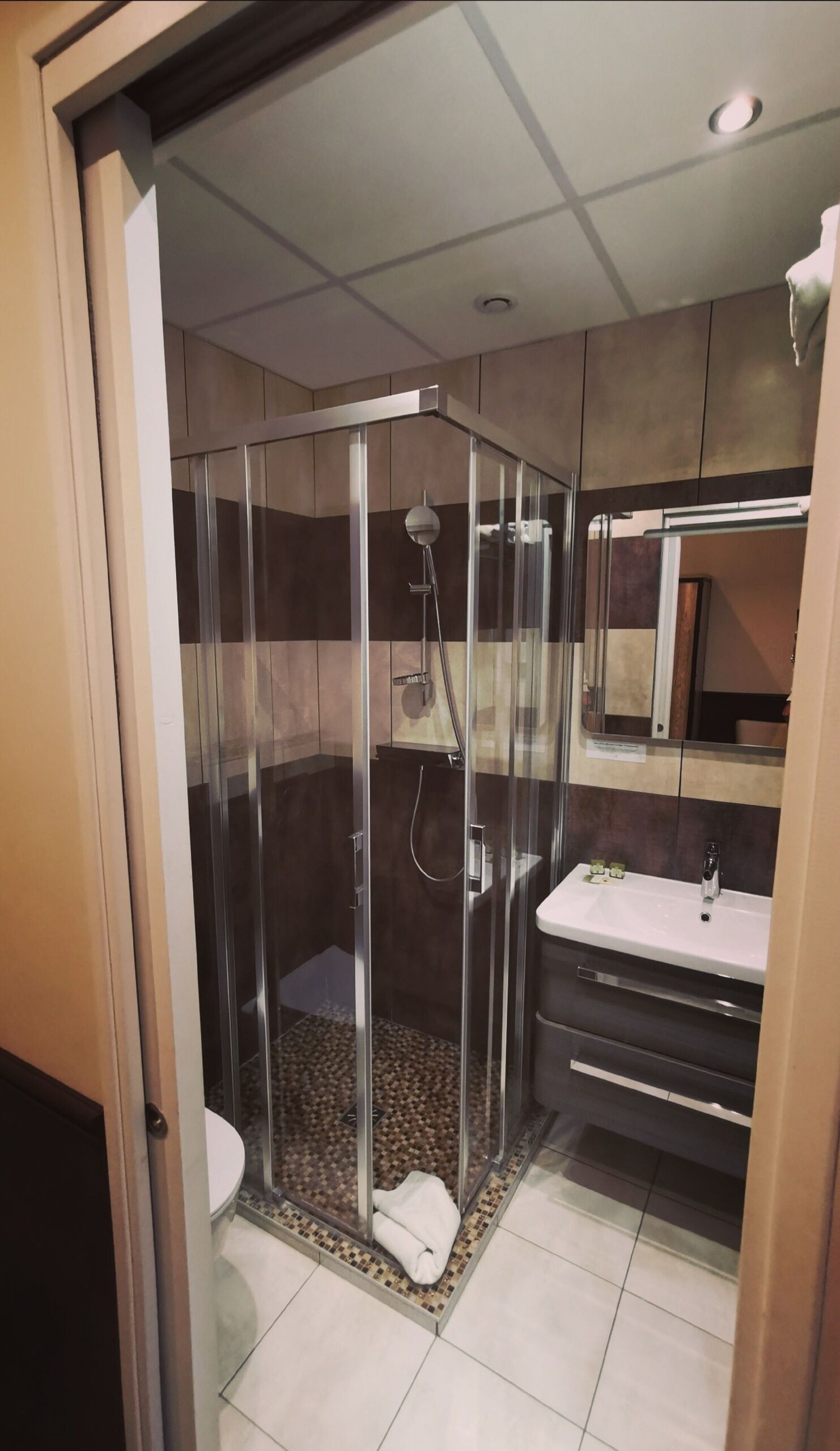 standard double room | in-room safe, desk, soundproofing, free wifi