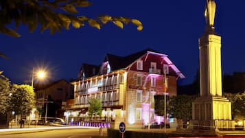 Façade de lâhĂ©bergement - soirĂ©e/nuit