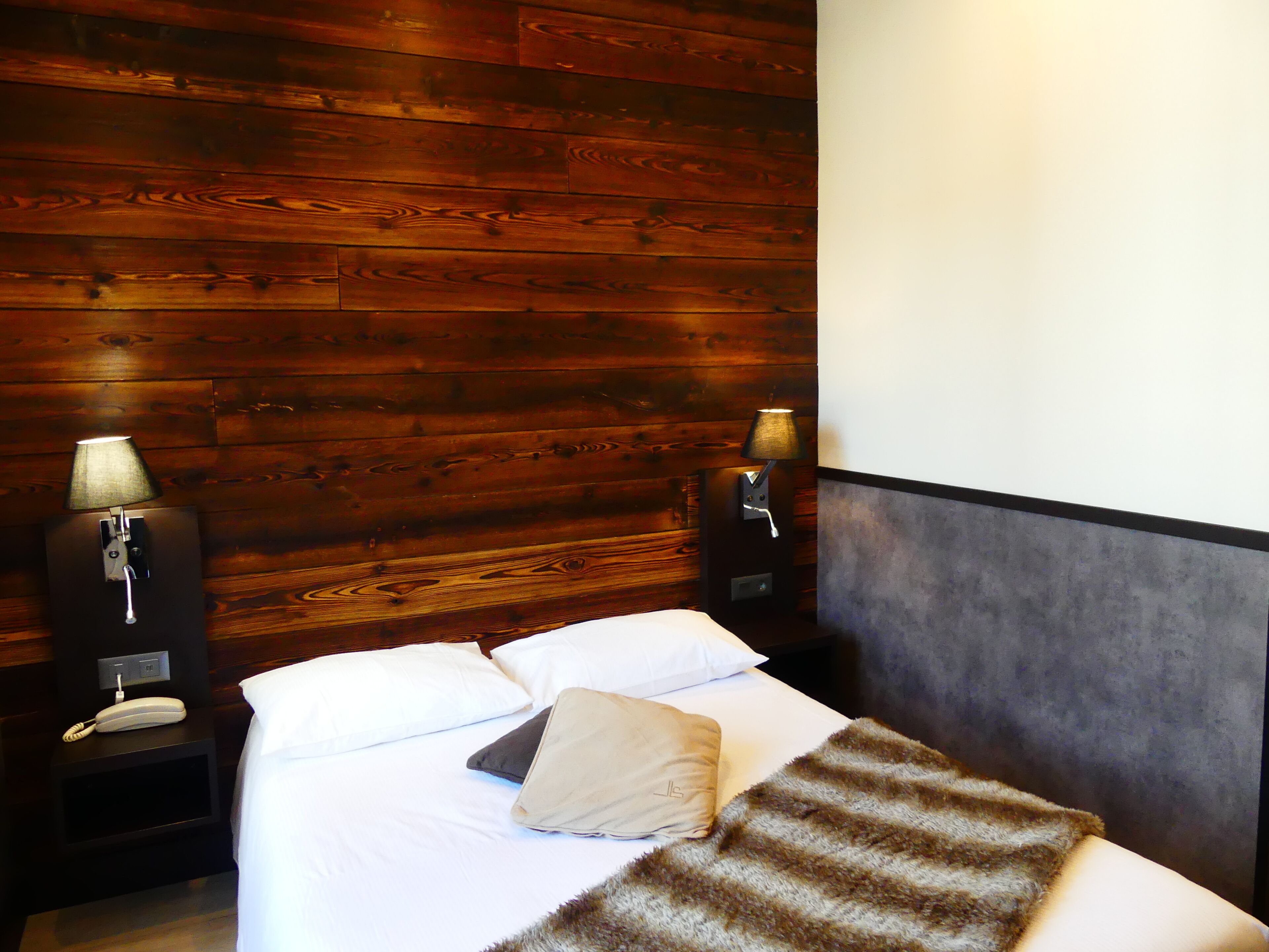 standard double room | in-room safe, desk, soundproofing, free wifi