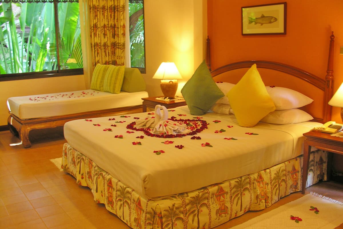 Deluxe Room | Select Comfort beds, minibar, in-room safe, desk