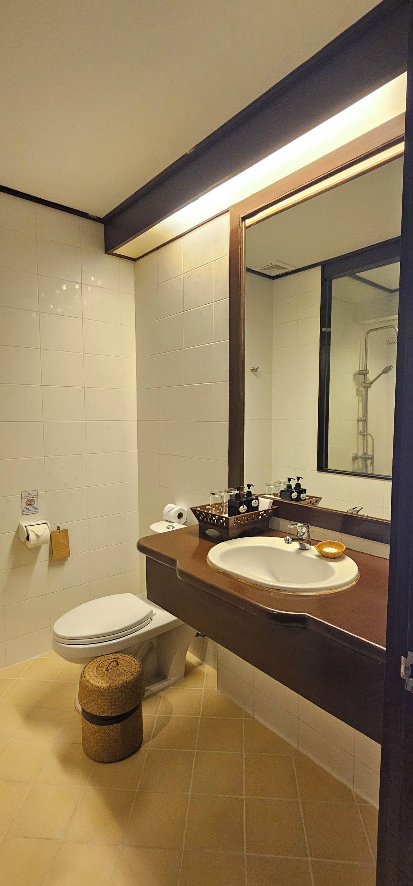 classic room | bathroom | free toiletries, hair dryer, bathrobes, slippers