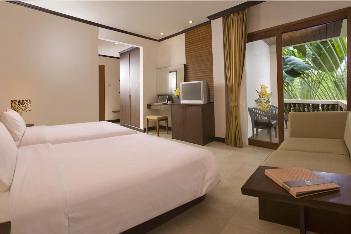 classic room | premium bedding, in-room safe, individually decorated, desk