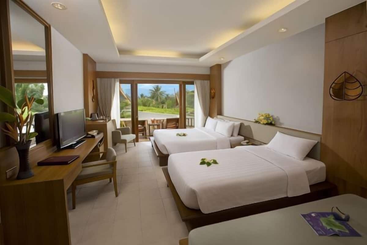 Premium bedding, in-room safe, individually decorated, desk