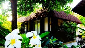 Cabana Garden View | Premium bedding, Select Comfort beds, minibar, in-room safe - Iyara Beach Hotel & Plaza (Koh Samui)