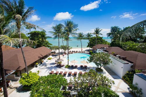 Iyara Beach Hotel & Plaza