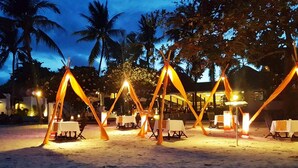 Breakfast, lunch and dinner served - Iyara Beach Hotel & Plaza (Koh Samui)