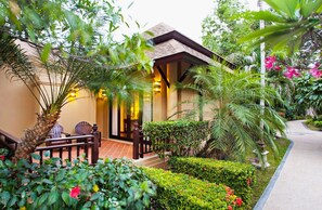 Terrace/patio - The Fair House Beach Resort & Hotel (Koh Samui)