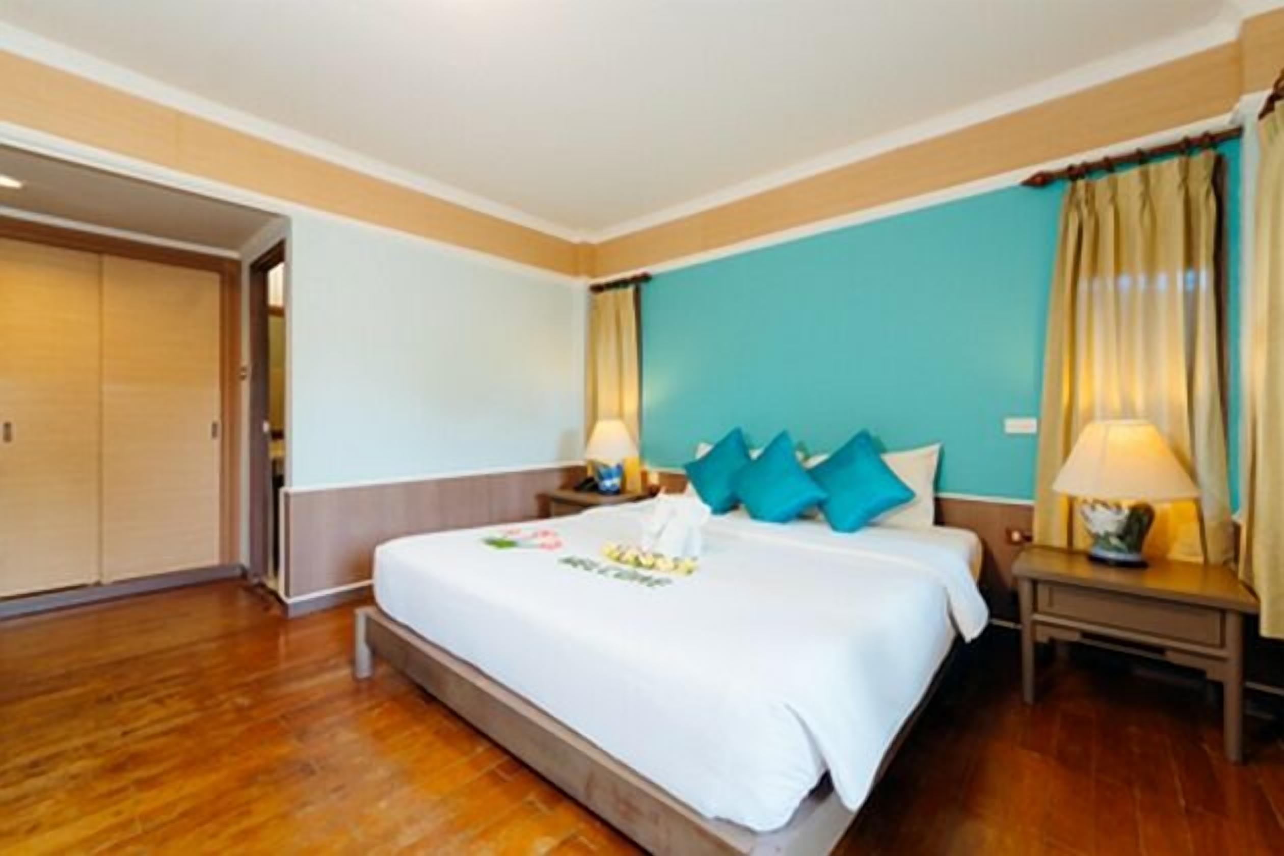 Minibar, in-room safe, individually furnished, desk