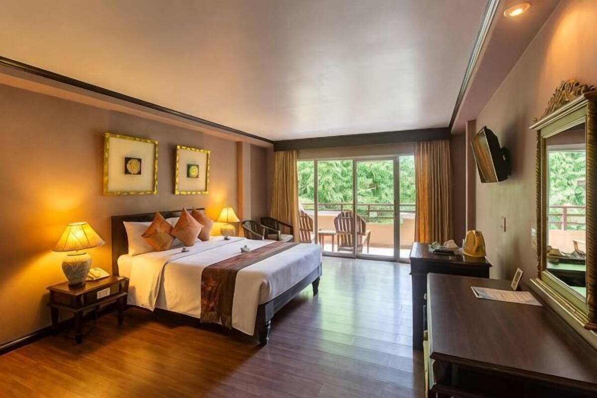 Minibar, két bảo mật tại phòng, bàn 