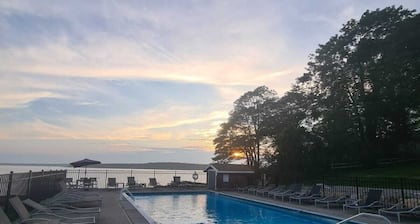 Smuggler's Cove Inn