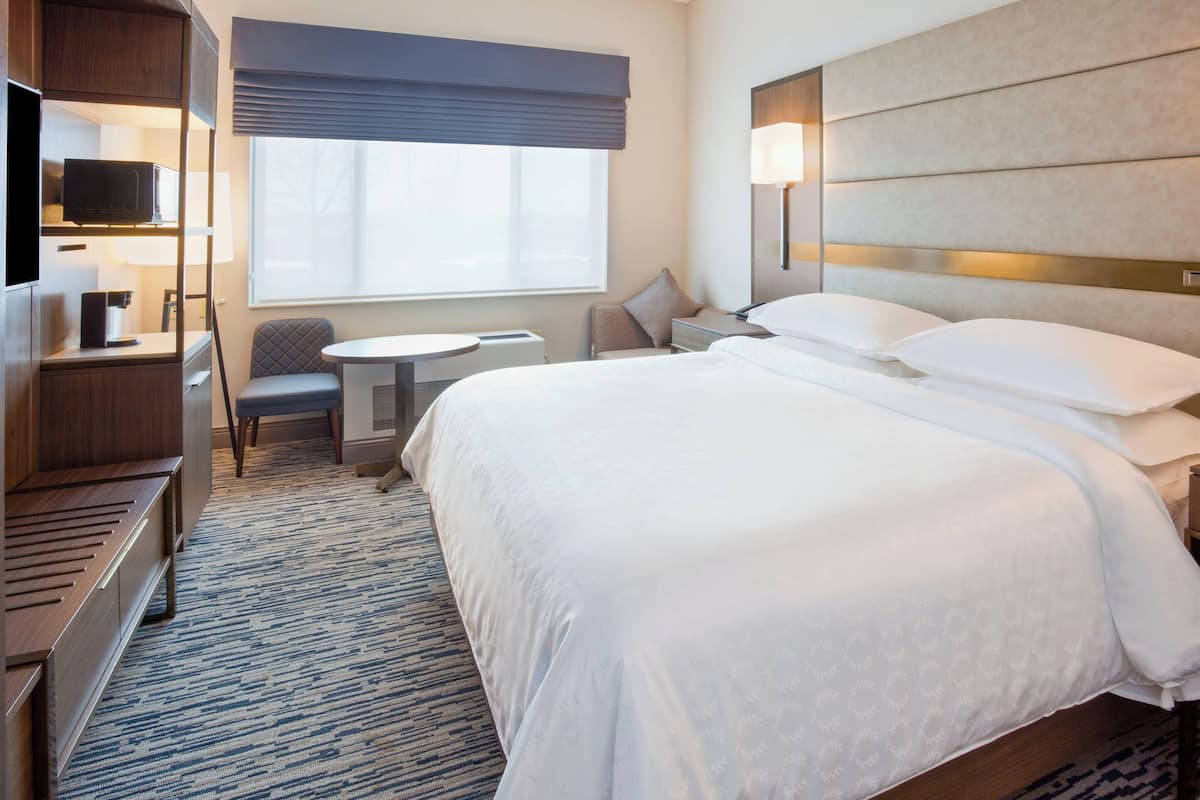 Premium bedding, in-room safe, desk, laptop workspace