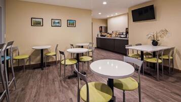 Free daily continental breakfast