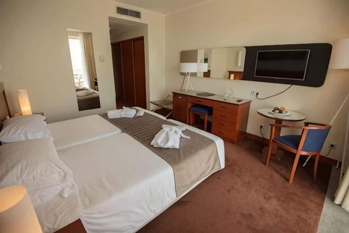Minibar, in-room safe, desk, free WiFi