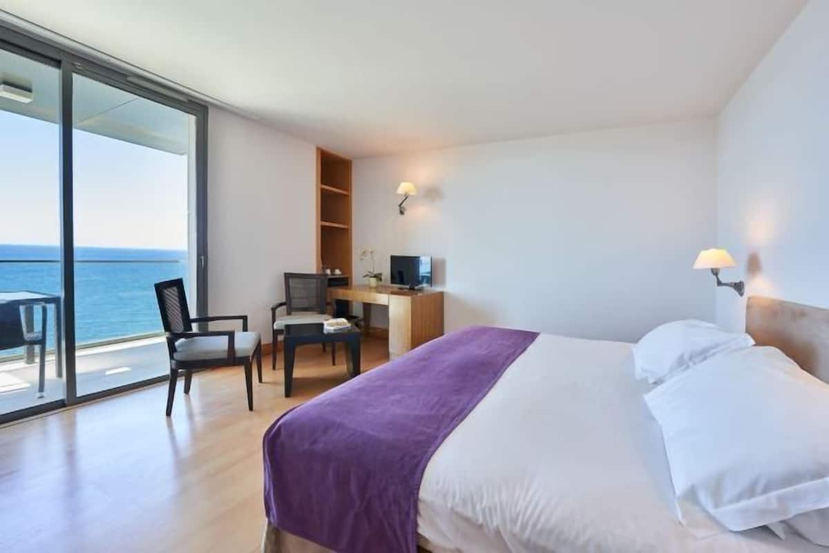 1 bedroom, desk, soundproofing, free WiFi