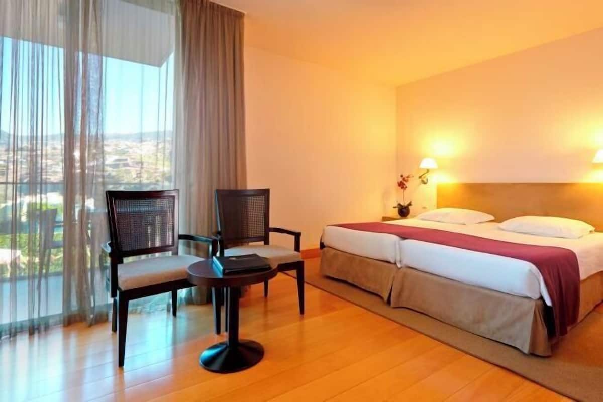 Minibar, in-room safe, soundproofing, free WiFi