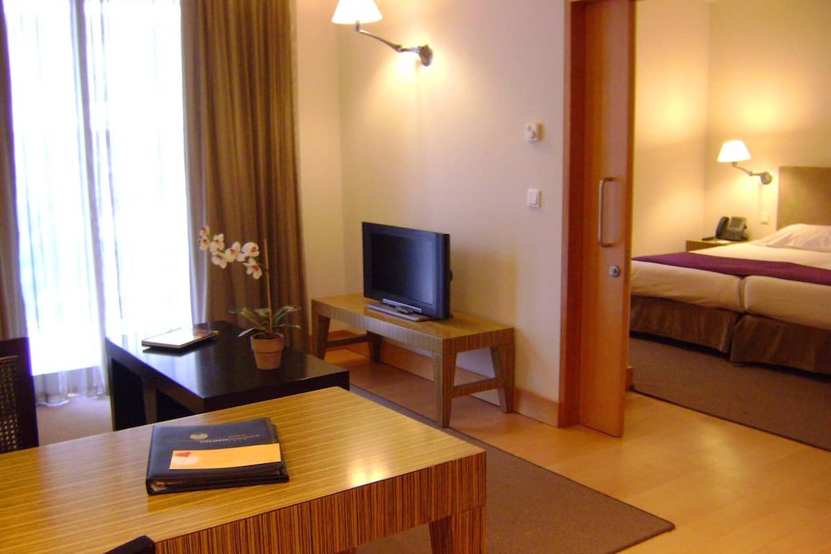 Minibar, in-room safe, soundproofing, free WiFi