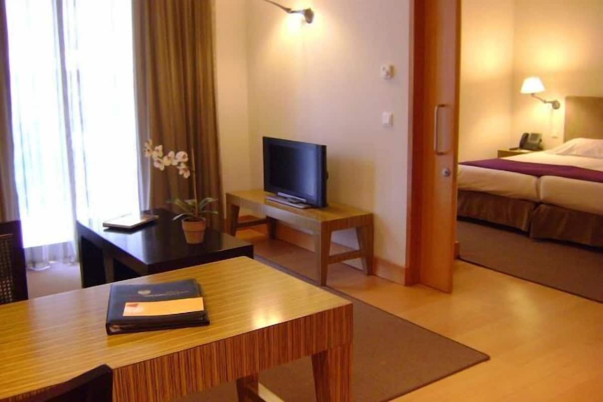 1 bedroom, desk, soundproofing, free WiFi