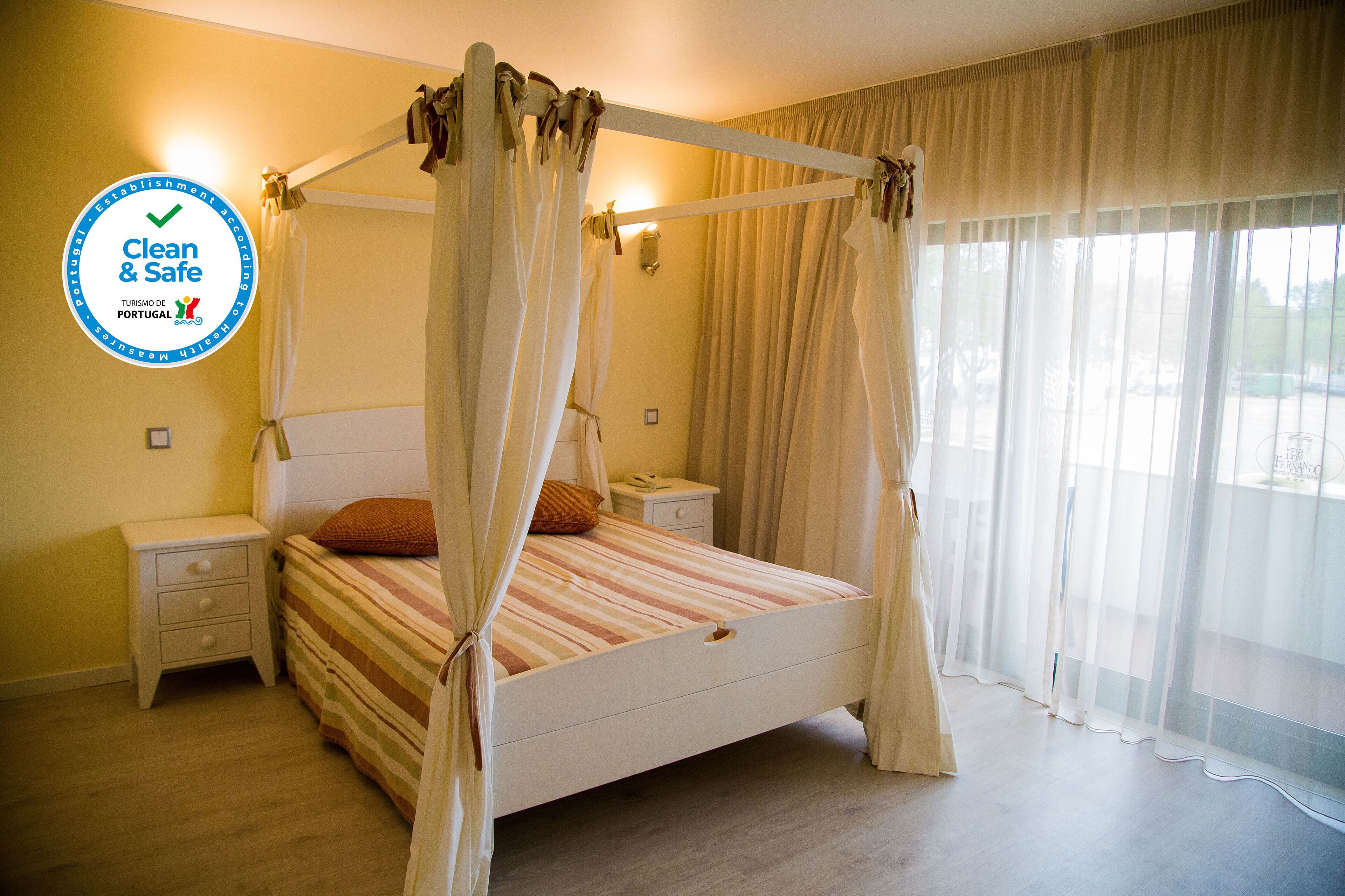 Suite Familiale | Coffres-forts dans les chambres, bureau