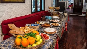 Café da manhã com buffet grátis