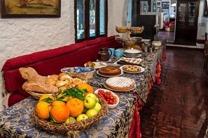 Petit déjeuner buffet compris