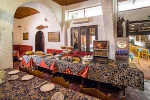 Free buffet breakfast 