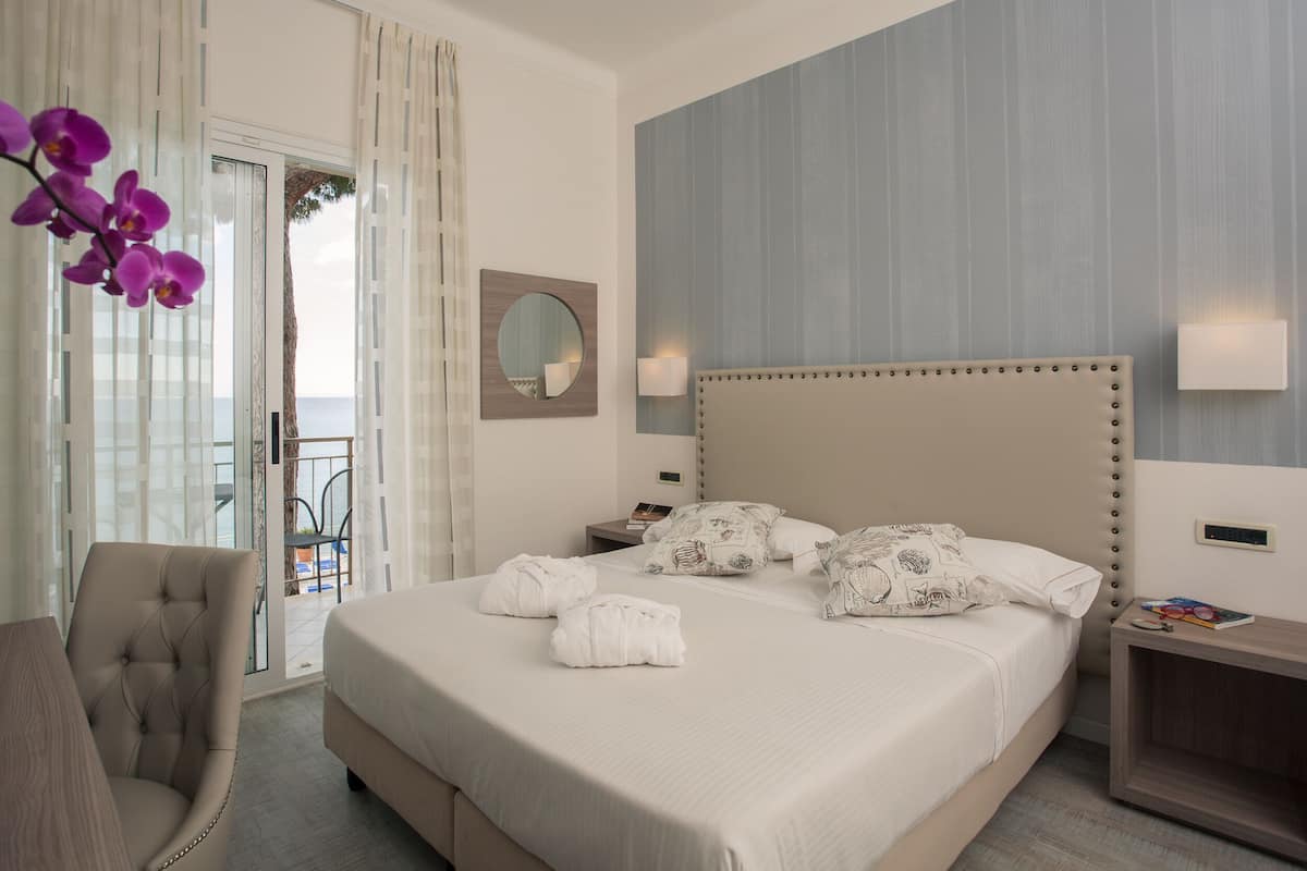 comfort double room | 1 bedroom, in-room safe, desk, free wifi