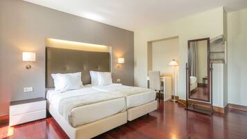 Premium Twin Room | Down comforters, in-room safe, desk, iron/ironing board