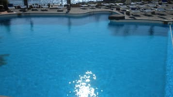 Außenpool, Liegestühle