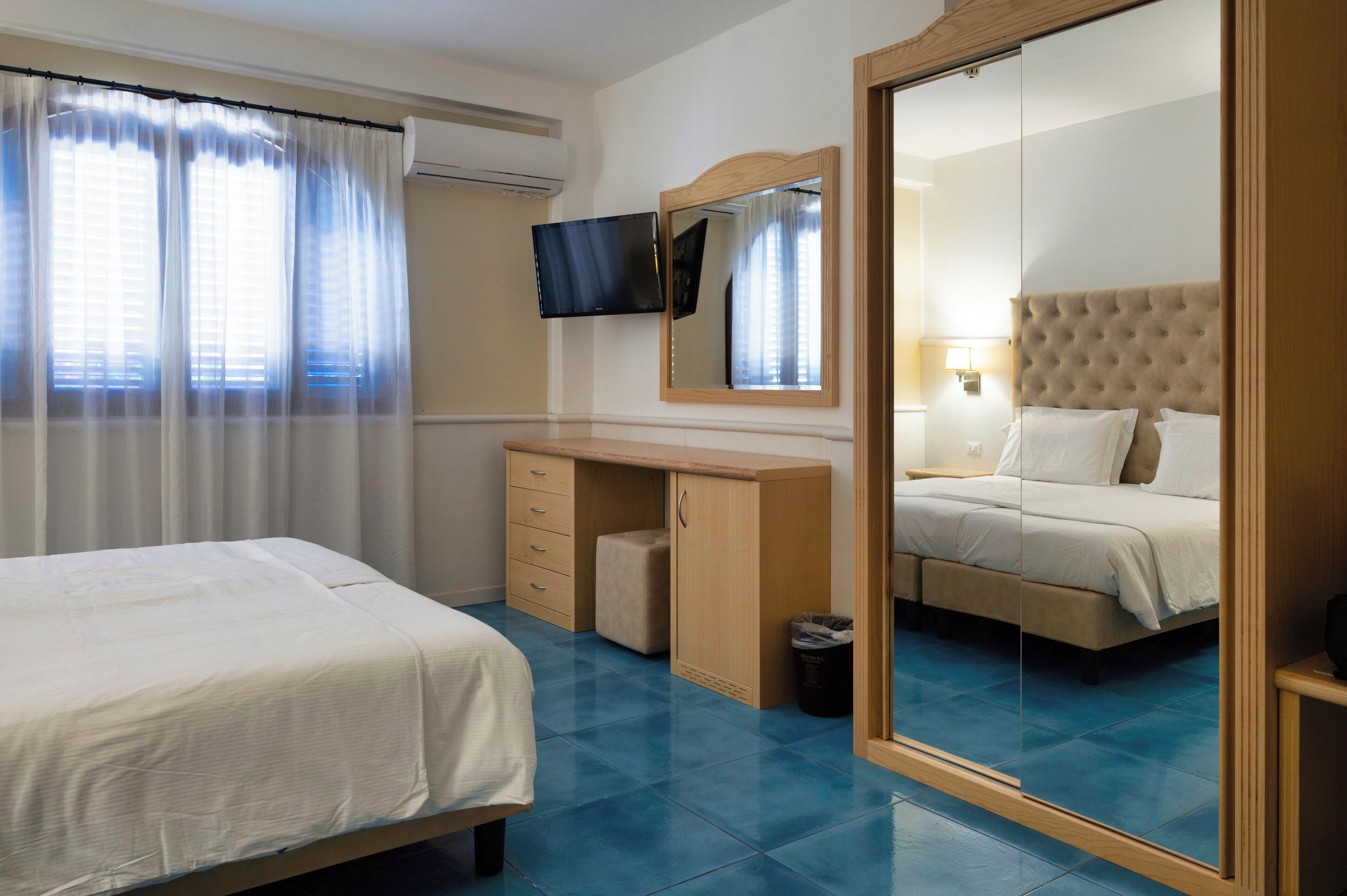 standard double or twin room | desk, wheelchair access